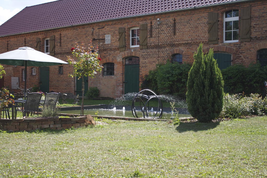 Pension Kunsthof Dahrenstedt ภายนอก รูปภาพ